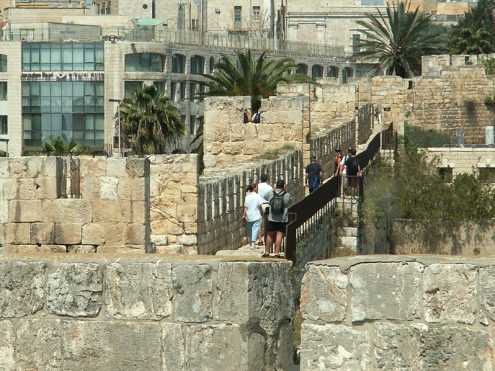 יום נפילת החומה לרגל עשרה בטבת