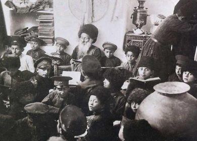 רבי יחיאל סבי מלמד תורה ביישוב גוּבָּה שבאזרבייג'ן, שנת 1919, ויקיפדיה