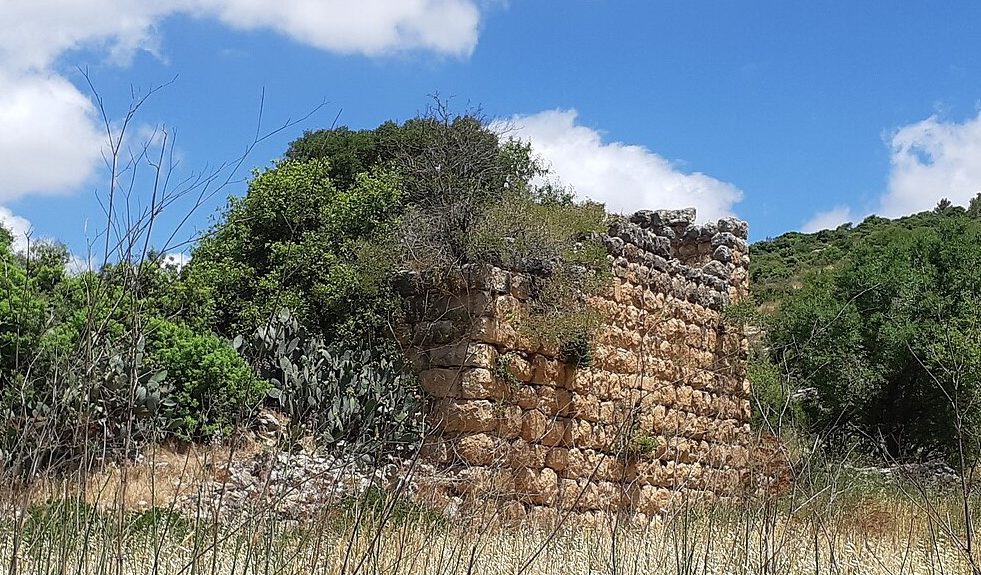 דרך הקיסר עין מטע. McKaby ויקיפדיה