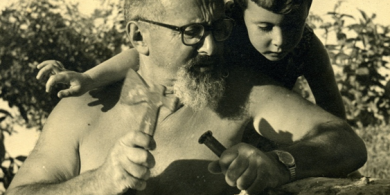 יצחק שדה חוצב בגינתו