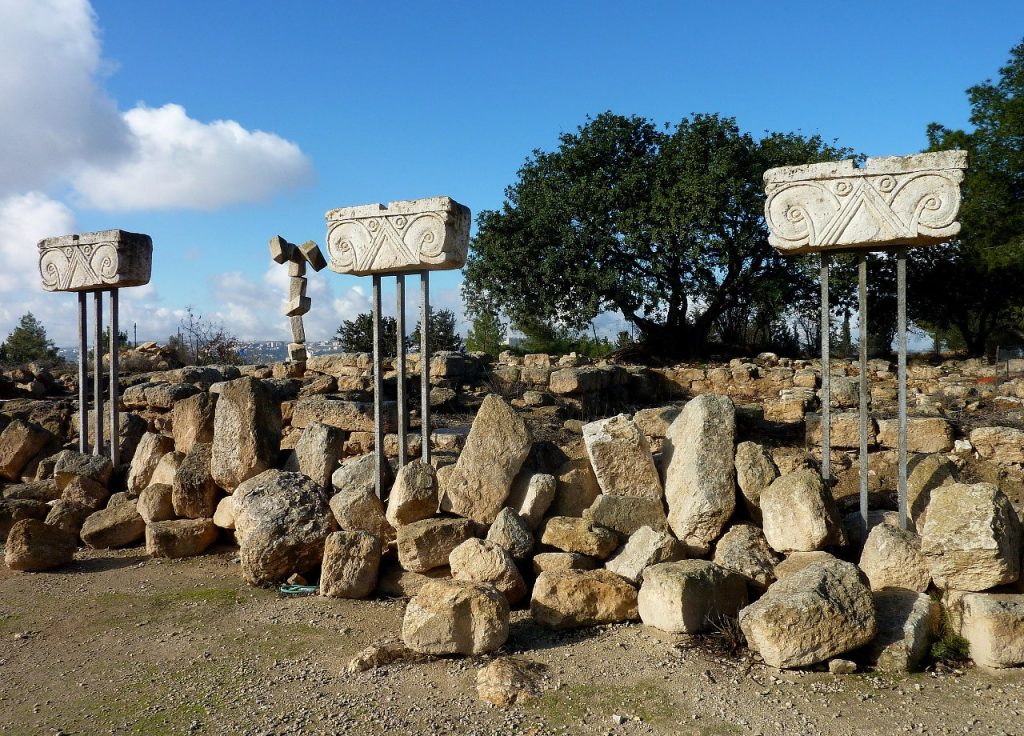 עם התנך ביד . DYKT Mohigan