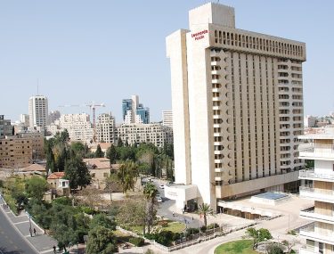 בנין אמיר ומלון פלאזה