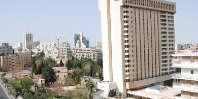 בנין אמיר ומלון פלאזה