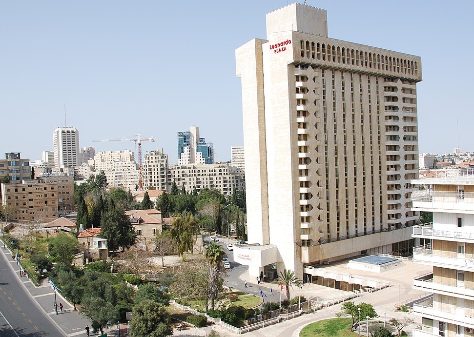 בנין אמיר ומלון פלאזה