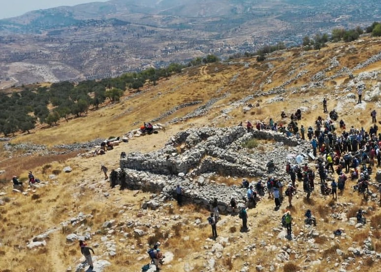 'מזבח יהושע' בהר עיבל.