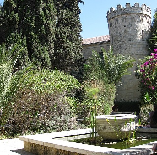 חצר סרגיי, צילום- Deror Avi, ויקיפדיה