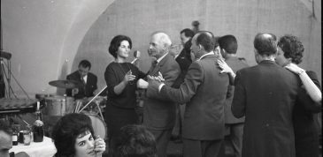 זוגות רוקדים במועדון החמאם ביפו, 1961 (אוסף הצלם ורנר בראון, ארכיון התמונות, יד בן-צבי)